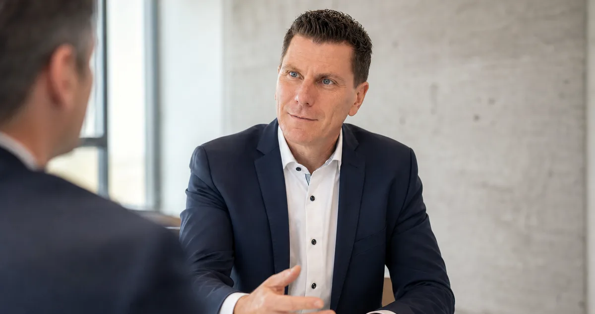 Stefan Schmidt im Kundengespräch